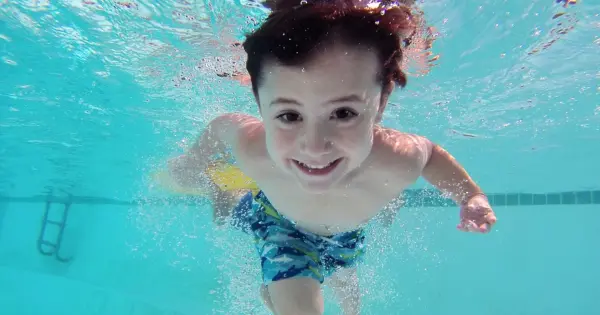 Kid-in-a-crystal-clear-pool